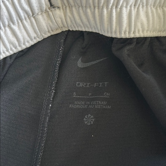 ✨Host pick✨Nike MLB Black Athletic Shorts with White Drawstring and Stri… - Picture 7 of 9